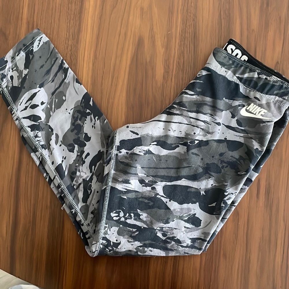 Nike camo leggings